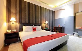 Reddoorz Plus Near Simpang Tiga Tritayasa Cilegon